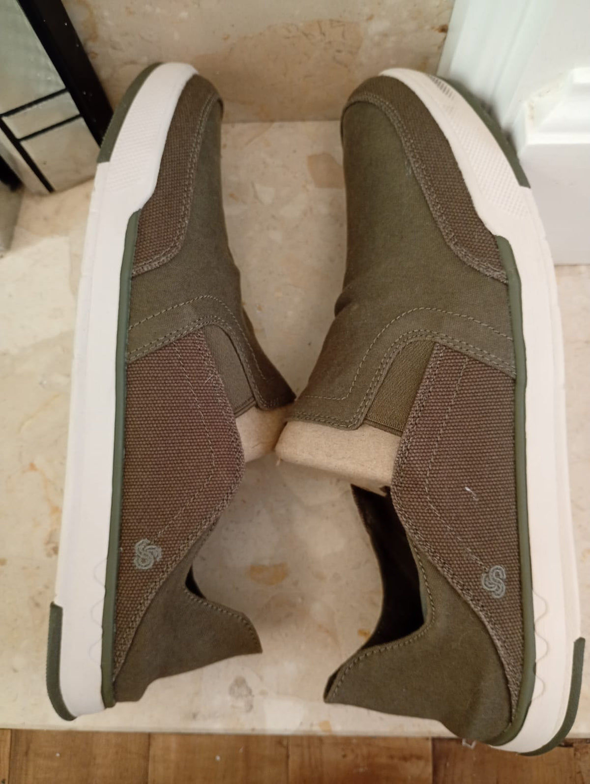 Clarks- Cloudsteppers